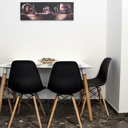 Modern Flat, Vibrant And Excellent Spot!! Apartment Athena Bagian luar foto