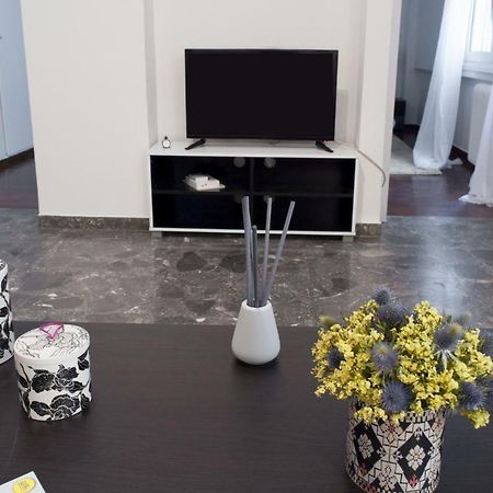 Modern Flat, Vibrant And Excellent Spot!! Apartment Athena Bagian luar foto